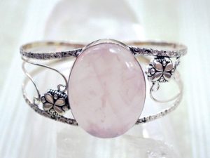 proprietà del quarzo bracciale in quarzo rosa