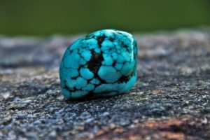 howlite bianca colorazione turchese