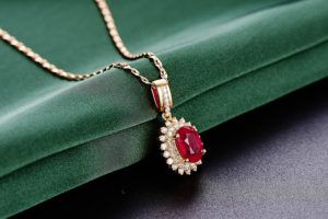 il rubino proprietà- collana